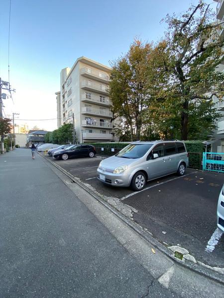 東急ドエルアルス石川台　A棟 駐車場