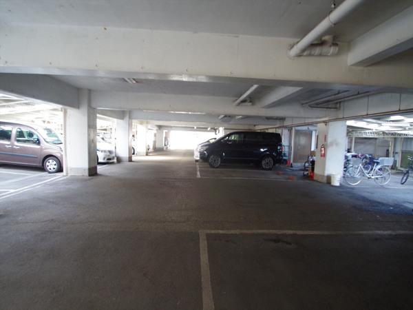 第一東個マンション 駐車場