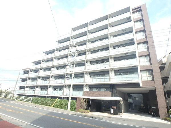 平成27年築の綺麗なマンションです。