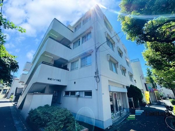 本物件は閑静な住宅街に位置しています。落ち着いた生活ができそうですね。