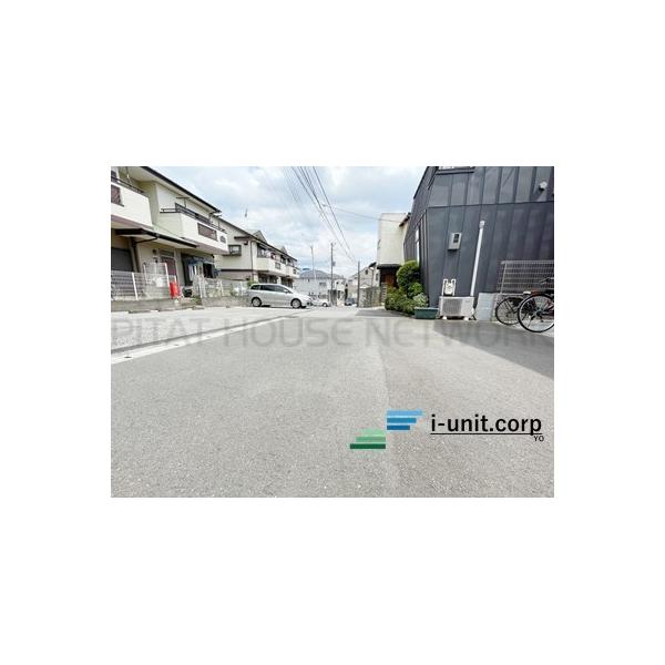 閑静な住宅街で交通量の少ない前面道路です。