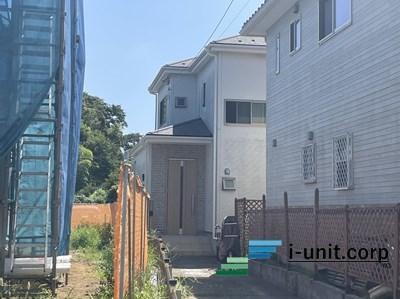 築浅の庭付き中古戸建てです。