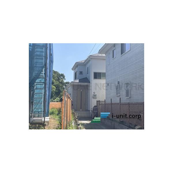 築浅の庭付き中古戸建てです。