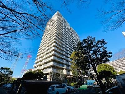 本物件は閑静な住宅街に位置しています。落ち着いた生活ができそうですね。