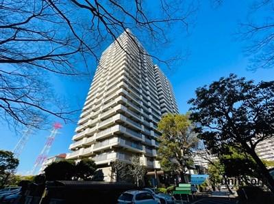 スーパーまで徒歩圏内です。徒歩圏内にスーパーがあると毎日のお買いものもラクラクですね。