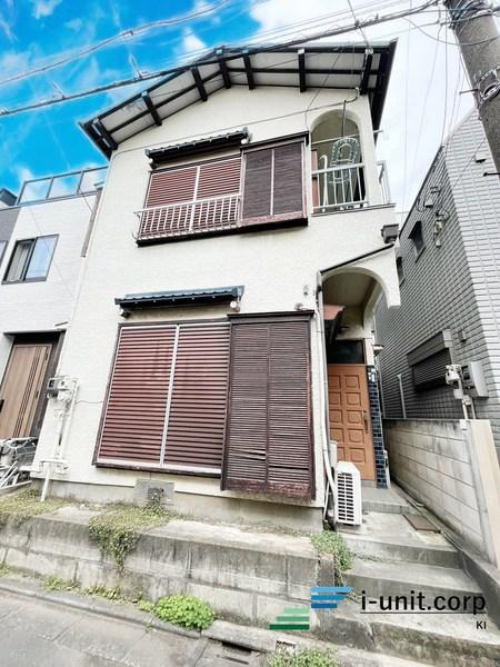 温もりを感じさせる外観です。