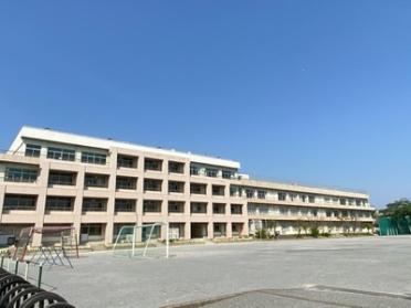 鶴指小学校まで300m