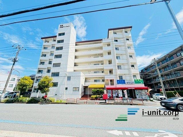 温もりを感じさせる外観です。