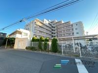 スーパー、コンビニ徒歩圏内です。