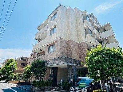 本物件は閑静な住宅街に位置しています。落ち着いた生活ができそうですね。