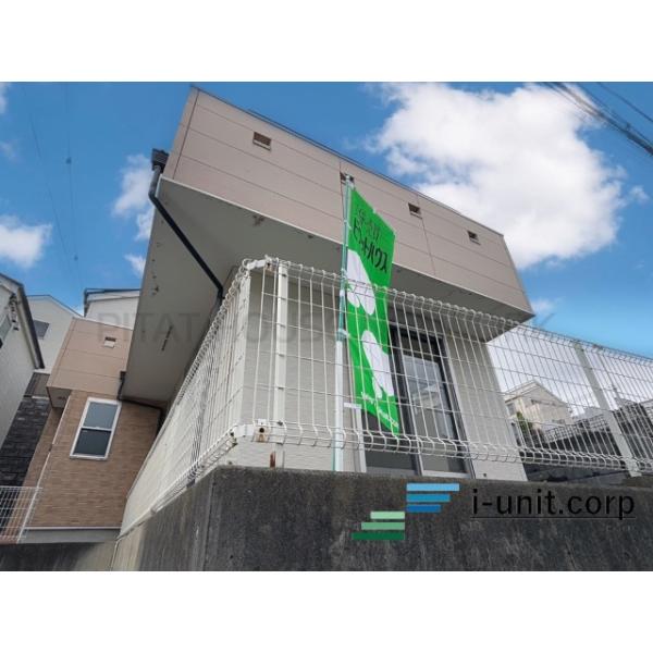 閑静な住宅街に位置しております。