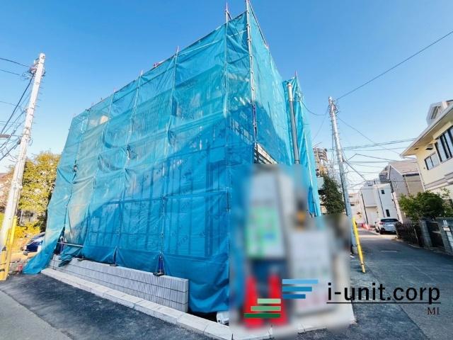 カースペース付きで、前面道路は車通りが少なく駐車しやすいです。