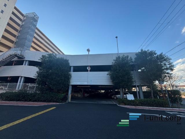 居住者様専用立体駐車場完備