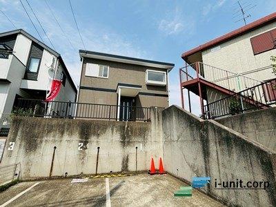 本物件は閑静な住宅街に位置しています。落ち着いた生活ができそうですね。