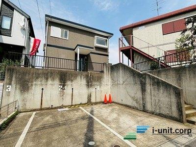 スーパーまで徒歩圏内です。徒歩圏内にスーパーがあると毎日のお買いものもラクラクですね。