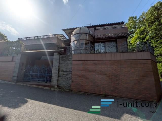 大通りから一本入った、閑静な住宅街です。