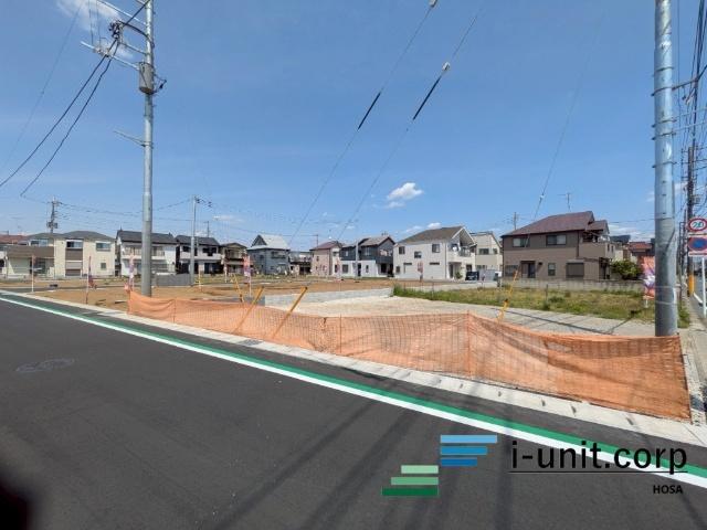 大通りから一本入った、閑静な住宅街です。