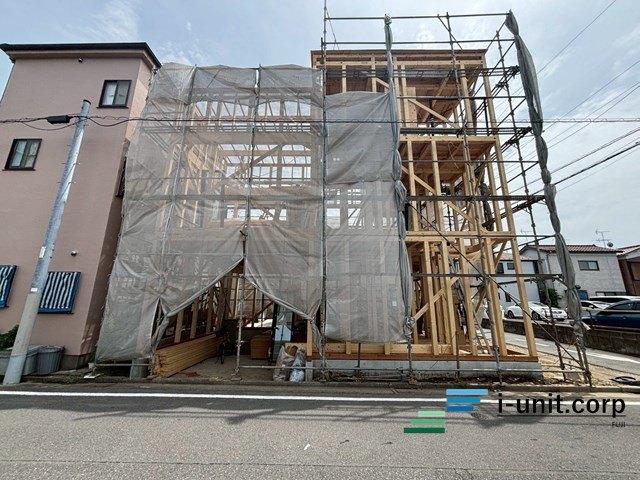 ３方角地の為、風通り陽当たり良好です。
