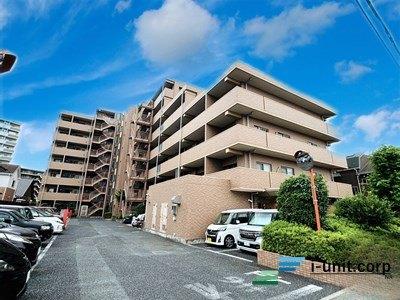 本物件は閑静な住宅街に位置しています。落ち着いた生活ができそうですね。