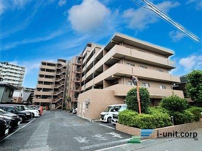 スーパーまで徒歩圏内です。徒歩圏内にスーパーがあると毎日のお買いものもラクラクですね。
