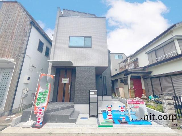 駅徒歩9分です。