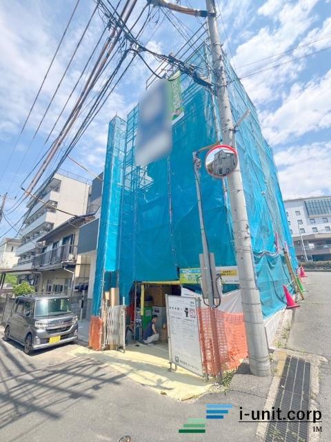 市川駅徒歩１２分です。