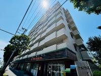 本物件は閑静な住宅街に位置しています。落ち着いた生活ができそうですね。