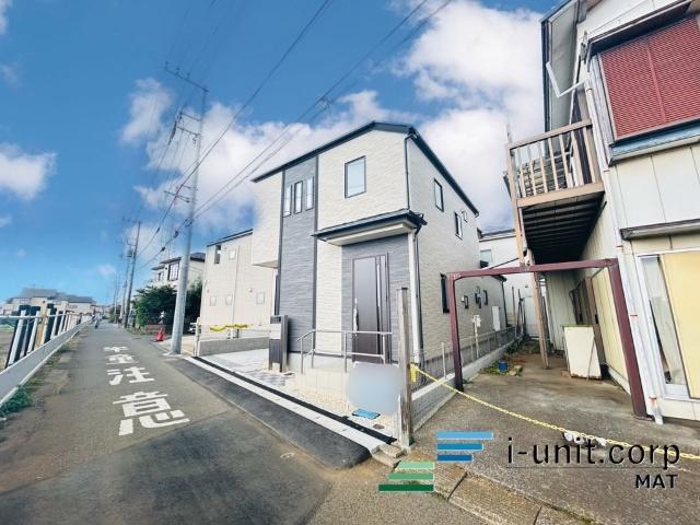 白とグレーを基調としたモダンなスタイルです。