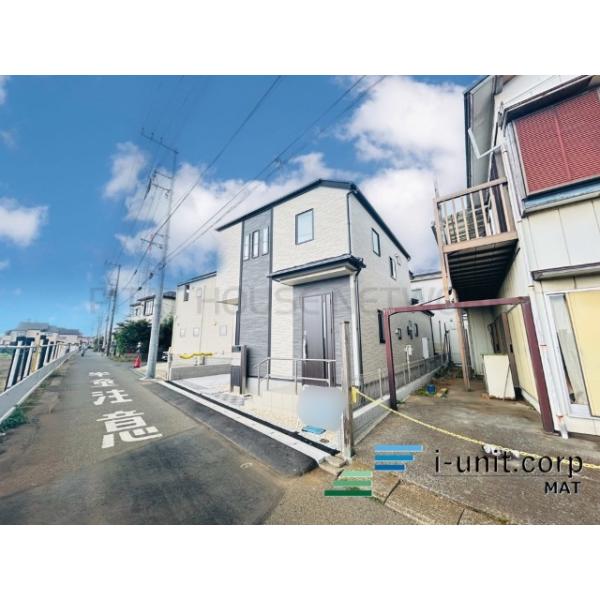 白とグレーを基調としたモダンなスタイルです。
