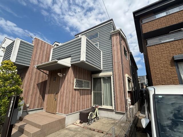 建売とはひと味違う、存在感のあるお洒落な外観です。