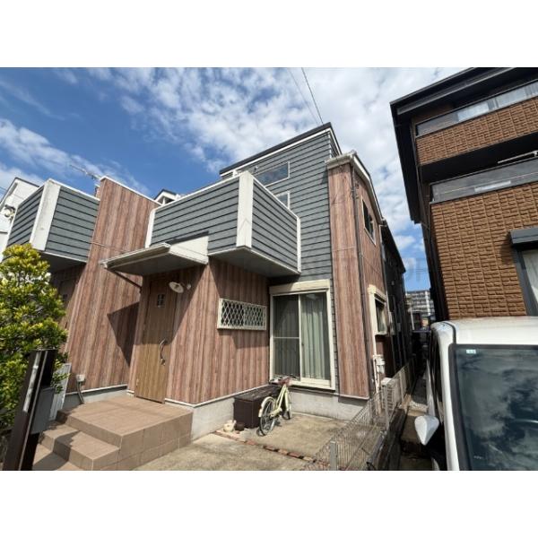 建売とはひと味違う、存在感のあるお洒落な外観です。