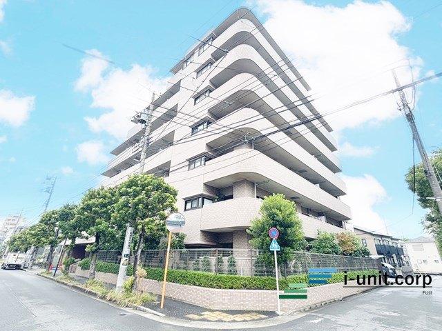 3面バルコニーで解放感ある間取りです。