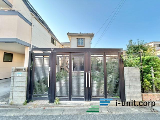 スーパーもすぐ目の前なのでお買い物もラクラクですね♪