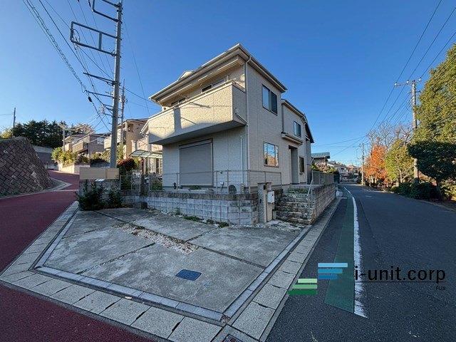 角地で日当たり抜群です。