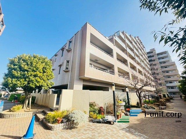 今日も、明日も、この街で、きっと誰かが幸せになる物語が描かれているはずです。