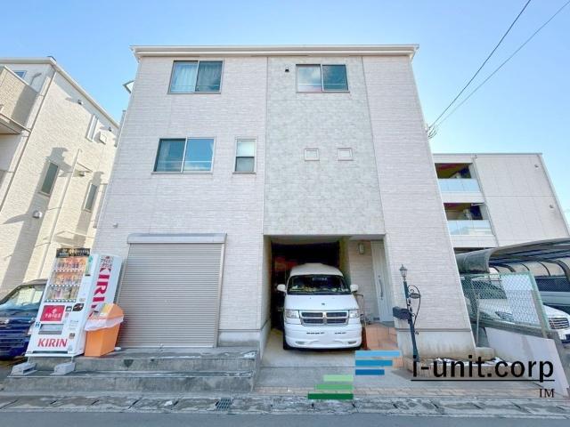 浦安駅徒歩１０分です。