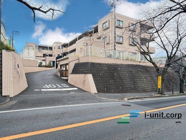 今日も、明日も、この街で、きっと誰かが幸せになる物語が描かれているはずです。