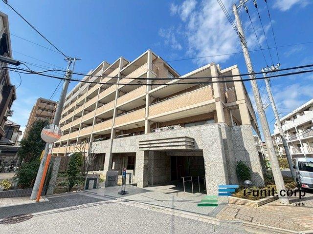 今日も、明日も、この街で、きっと誰かが幸せになる物語が描かれているはずです。