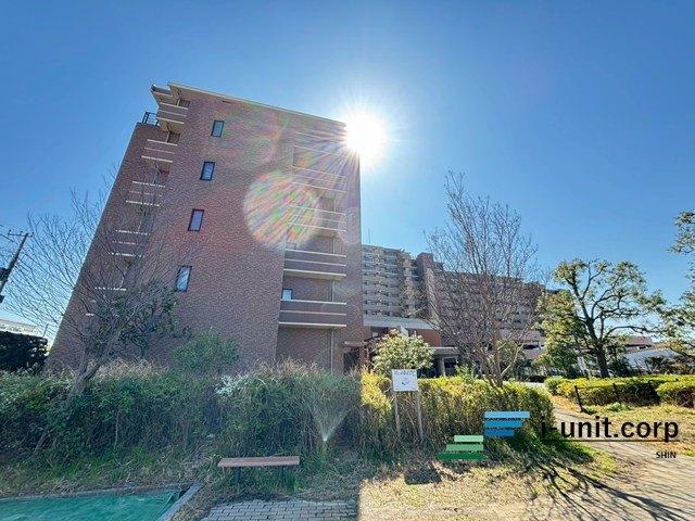 今日も、明日も、この街で、きっと誰かが幸せになる物語が描かれているはずです。