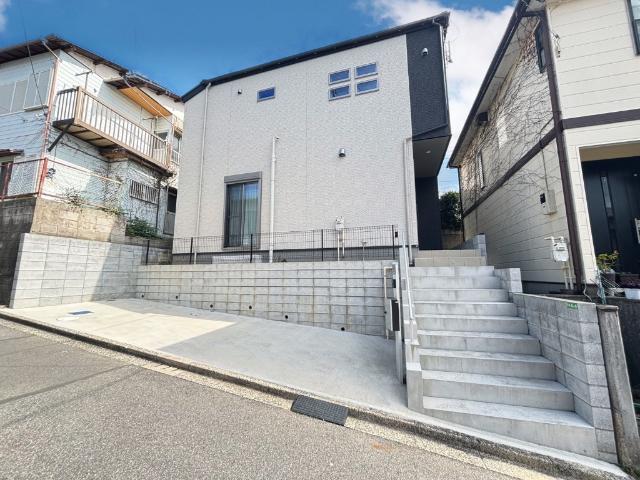 今日も、明日も、この街で、きっと誰かが幸せになる物語が描かれているはずです。