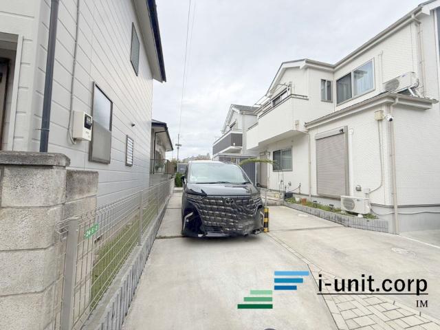 駐車スペース付きです。