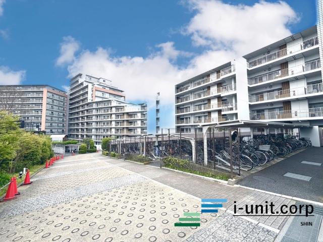 屋根付き駐輪場も完備！