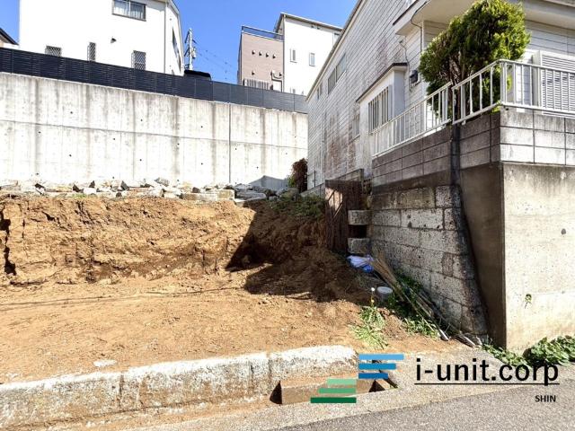 スーパー・ドラックストア徒歩圏内。