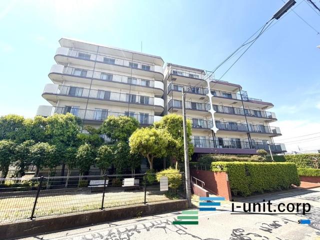 広々バルコニー付き。最上階につき眺望良好。