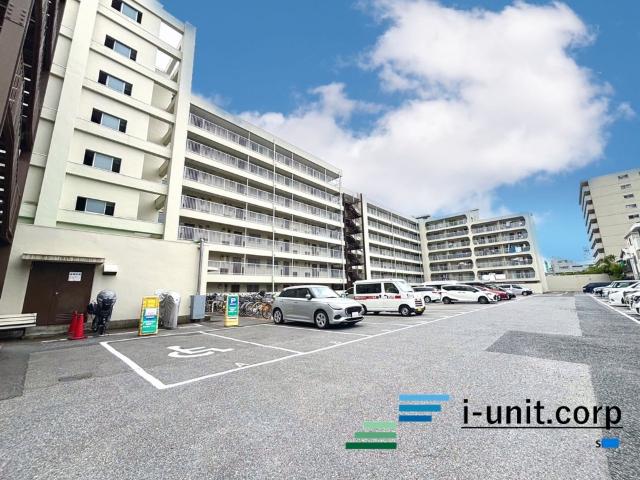 広々駐車場も完備。