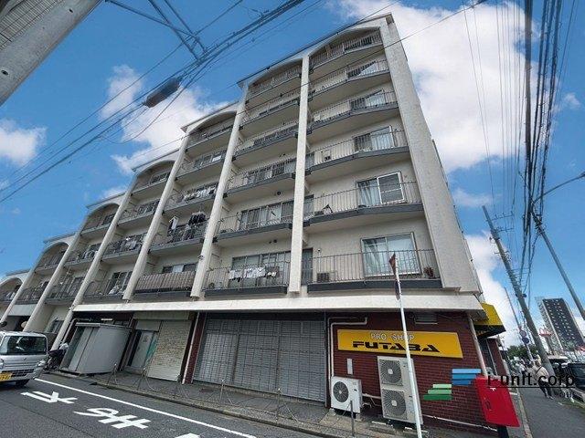 総武線「船橋」駅徒歩10分の好立地です。