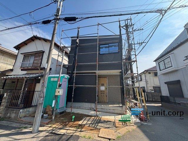 東武野田線「塚田」駅徒歩17分です。