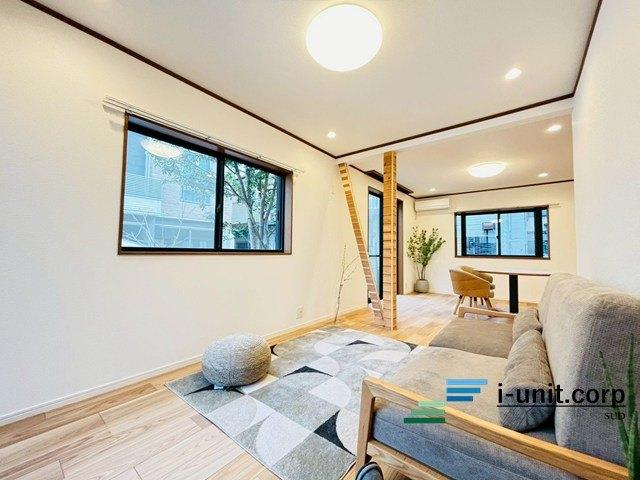 市川市欠真間２丁目　中古戸建 リビング