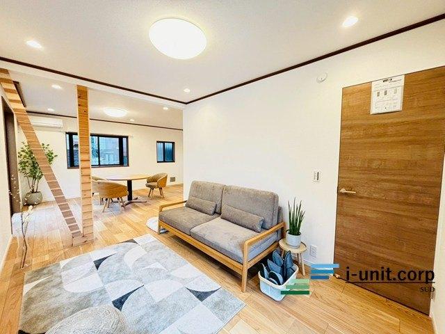 市川市欠真間２丁目　中古戸建 リビング
