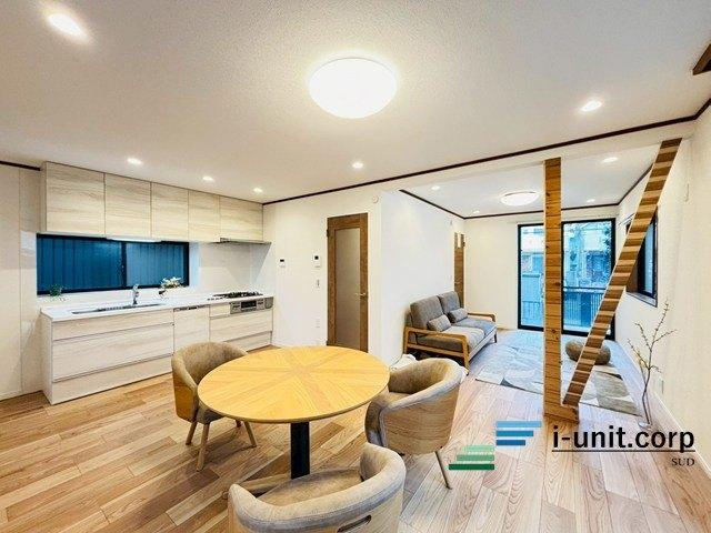 市川市欠真間２丁目　中古戸建 リビング